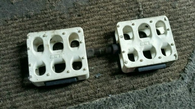 gt bmx pedals